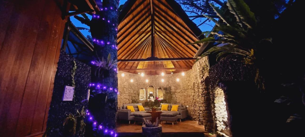 Avalon Ubud Castle & Spa Exterior foto